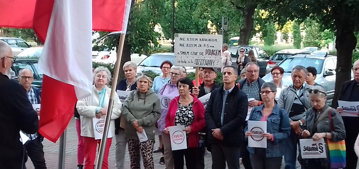 Solidarni z prokuratorami. Kolejny protest przed elblskim sdem