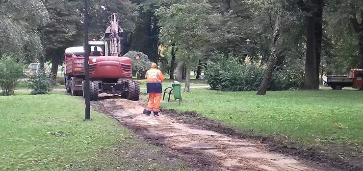 Remont w Parku Traugutta. Zniszczone alejki doczekaj si naprawy