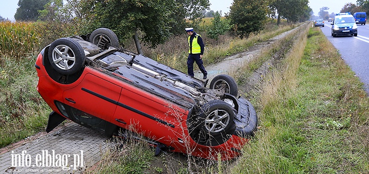 Kazimierzowo: Po spotkaniu z dzikiem dachowa w rowie