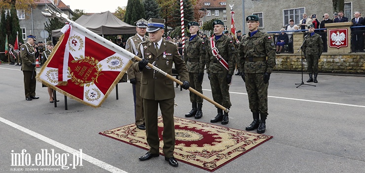 "Gdy ginie sztandar, ginie jednostka."Uroczystości wręczenia sztandaru elbląskiemu pułkowi