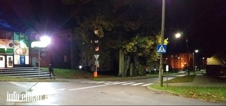 Co kierowcy widz  jesieni po zmroku? Pieszy jak duch?