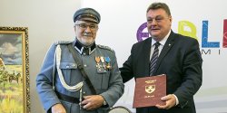 Elbl�g porozumia� si� pi�sudczykami. "��czy nas szacunek do cz�owieka, kt�ry doprowadzi� Polsk� do niepodleg�o�ci"