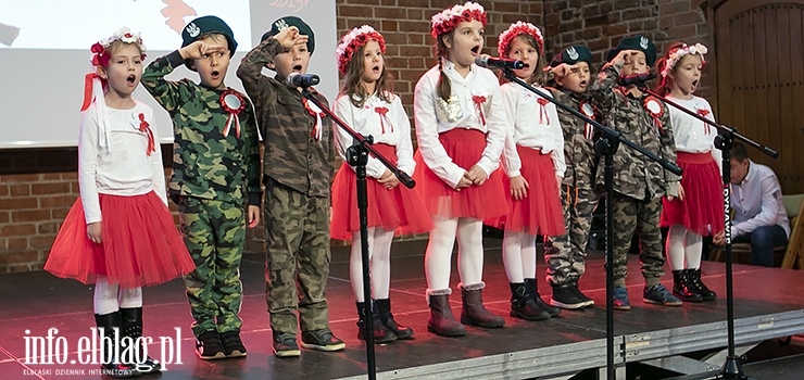 Za nami II Miejski Koncert Piosenek Patriotycznych. Wzięło w nim udział 160 dzieci