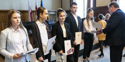 A 200 uczniw otrzymao stypendia – zobacz zdjcia z uroczystoci wrczenia