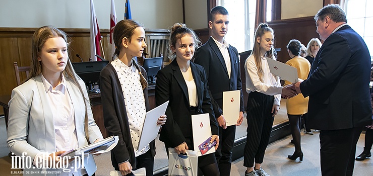 A 200 uczniw otrzymao stypendia – zobacz zdjcia z uroczystoci wrczenia