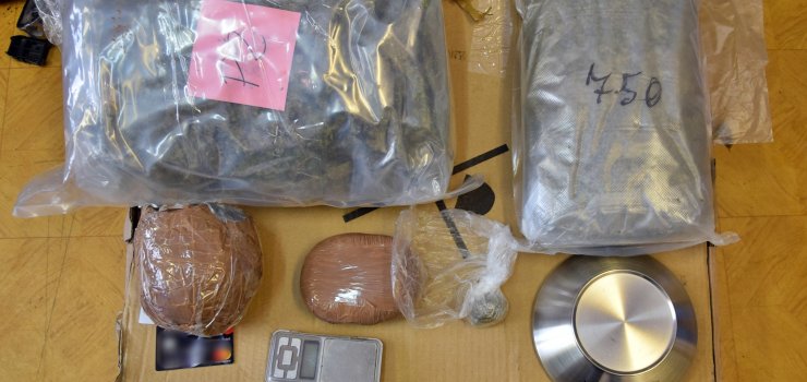 W mieszkaniu podejrzanego policjanci znaleźli 3 kg narkotyków
