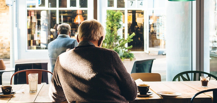 Ciepło i modnie, czyli swetry dla mężczyzn