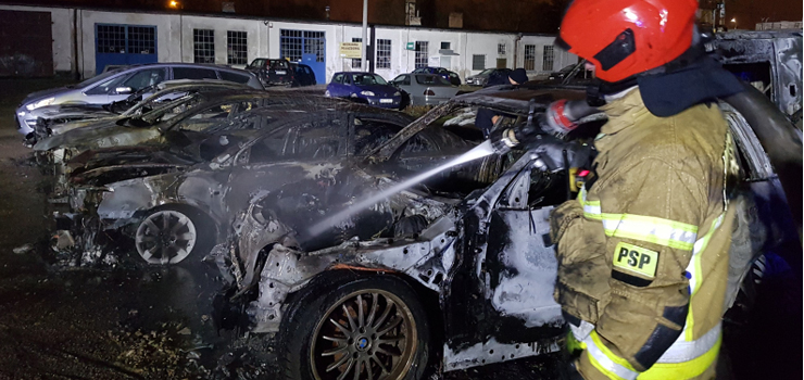 Pożar przy ul. Nowodworskiej. W nocy spłonęło siedem samochodów