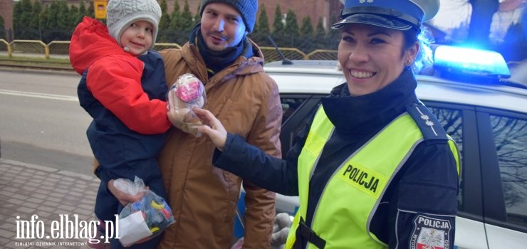 Elbląg: Nagrodą był miś od policjantów