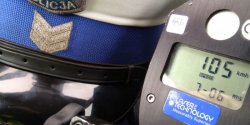 Napadł na 60-letnią kobietę. "Mężczyzna zabrał jej portfel, telefon oraz ją poturbował"