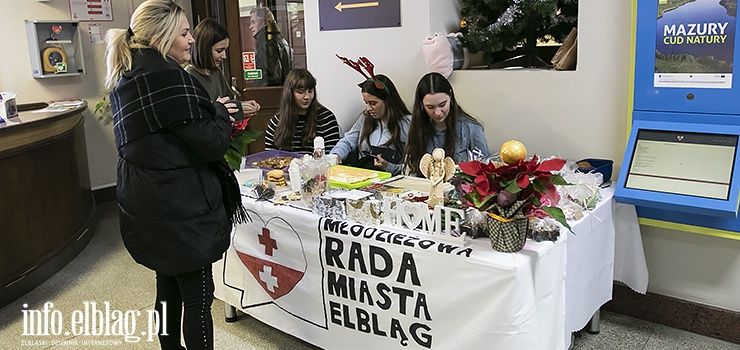 Trwa kiermasz świąteczny zorganizowany przez Młodzieżową Radę Miasta (aktualizacja)
