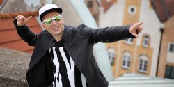 Elbl�ski Sylwester w rytmach disco. Gwiazd� wieczoru - elbl��anin �ukasz Gesek