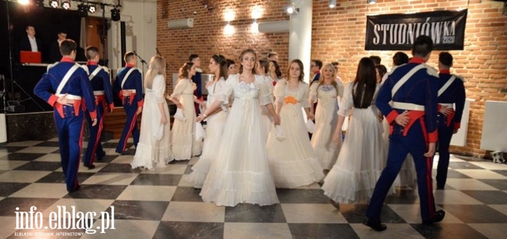 „ Niech ta noc stanie się wyjątkowa”. Zobacz, jak na Studniówce bawili się maturzyście III LO