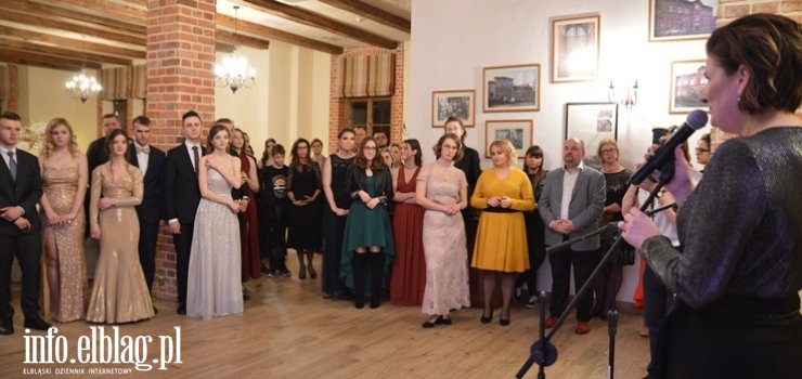 „Wyjątkowość tego wieczoru sprawia, że wszyscy czujemy się wzruszeni”. Za nami Studniówka Liceum Plastycznego