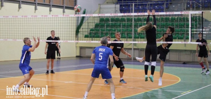 Nauczyciele uciekają rywalom w siatkarskiej lidze MOSiR