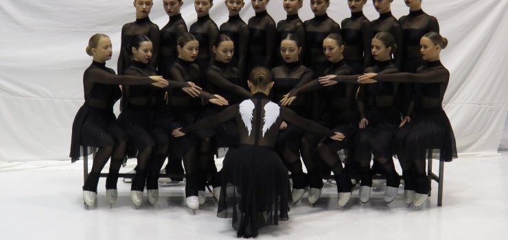 Jazda synchroniczna na lodowisku Helena