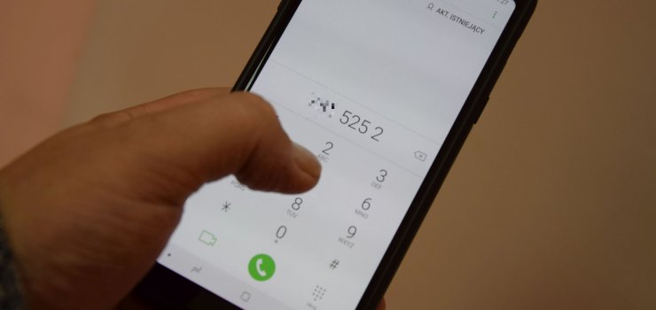 Przyszedł sms, że trzeba dopłacić do przesyłki – mężczyzna stracił ponad 9 tys. zł.