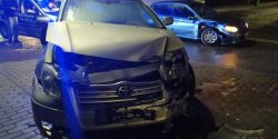 Kolizja na skrzy�owaniu Robotniczej z Krakusa. Subaru uderzy�o w Toyot�