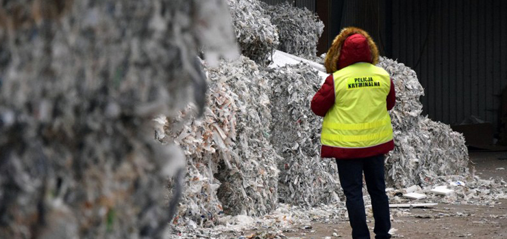 Nielegalny transport śmieci z Anglii składowany pod Elblągiem