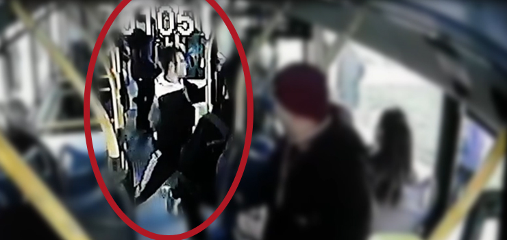 Kontroler wypchnięty z autobusu. Policja szuka podejrzanego - zobacz film