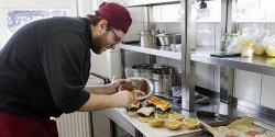 Wegeburger zapewni im pierwsze miejsce w eliminacjach. Daria i Karol powalcz o tytu "Mistrza szkolnej patelni"