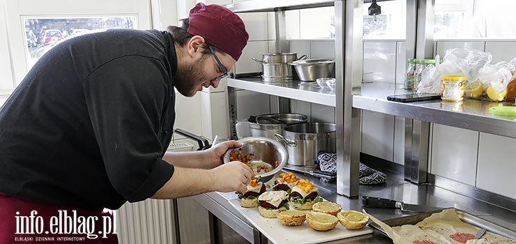 Wegeburger zapewni im pierwsze miejsce w eliminacjach. Daria i Karol powalcz o tytu "Mistrza szkolnej patelni"