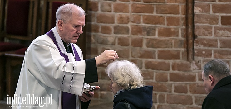 Katolicy rozpoczęli Wielki Post. Dziś Popielec