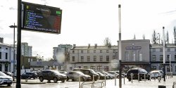 Elektroniczny rozk�ad jazdy zamontowano z my�l� o... kierowcach. Co z innymi pasa�erami, pyta elbl��anka