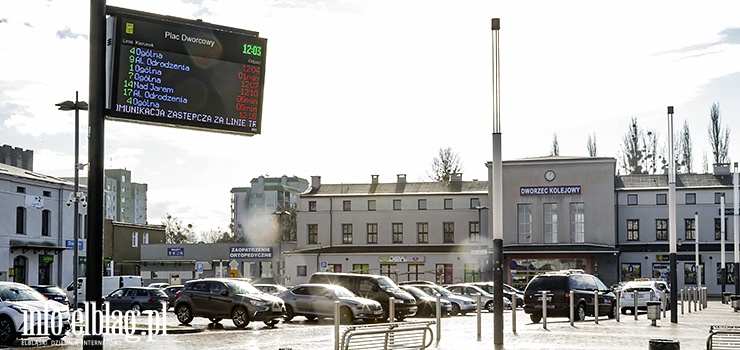 Elektroniczny rozkład jazdy zamontowano z myślą o... kierowcach. Co z innymi pasażerami, pyta elblążanka