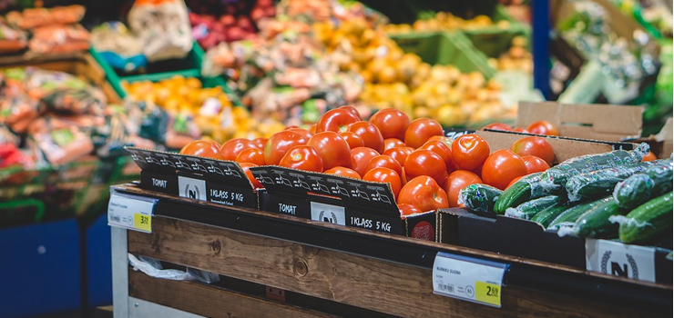 Jak zaoszczędzić na produktach w popularnych supermarketach