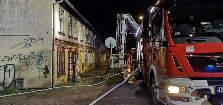 Pożar mieszkania przy Wiejskiej. Zginęły dwie osoby. Zobacz zdjęcia z miejsca pożaru