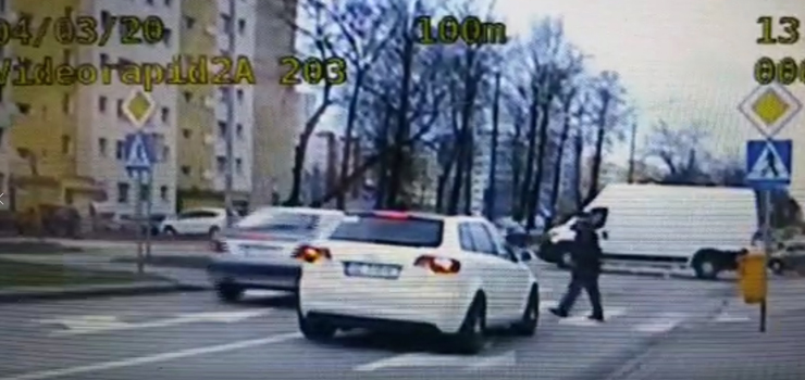 Policja kontroluje okolice przejść dla pieszych. Zobacz film
