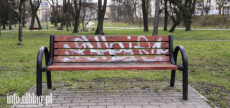 Od kilku miesicy Park Traugutta jest sukcesywnie niszczony. Kto za to zapaci?