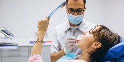 Elbl�g: Stomatolodzy zamykaj� gabinety. Jest problem z dost�pem do dentysty