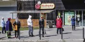 Ile klientw moe by w sklepie? "W Biedronkach i tak nikt tego nie kontroluje" 