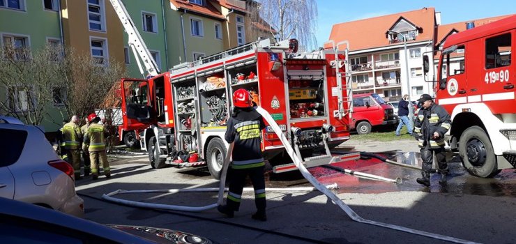  Pożar mieszkania w Braniewie. "Czego nie strawił ogień zniszczyły kłęby dymu"