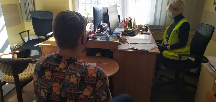 Przyjechał pospacerować po plaży. Dostał mandat