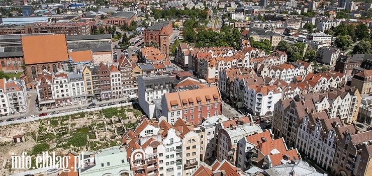Na wieżę katedralną i Bramę Targową jeszcze długo nie wejdziemy... Turyści w tym sezonie ominą Elbląg?