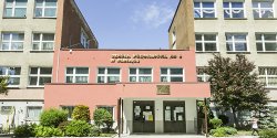 "Chc� zamkn�� nasz� szko��", denerwuj� si� rodzice uczni�w SP nr 9. Wiemy, czy Miasto ma takie plany