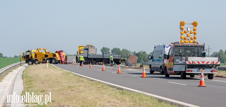 Rozbita ciężarówka na S7. Korek sięgał aż 25 kilometrów