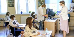 Elblg: W maseczce i z wasnym dugopisem... smoklasici rozpoczli egzamin