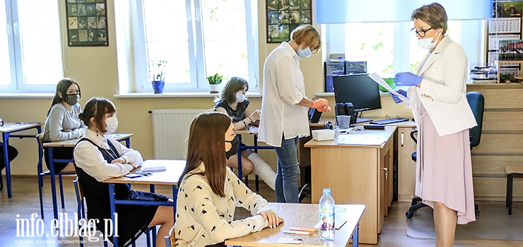 Elbląg: W maseczce i z własnym długopisem... ósmoklasiści rozpoczęli egzamin