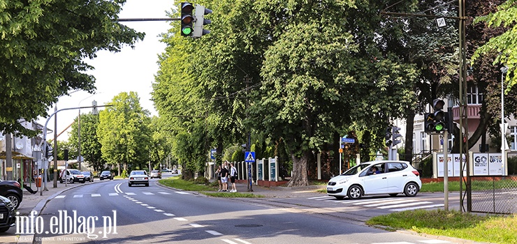 Skrzyżowanie ul. Królewieckiej i Kopernika. Stara sygnalizacja sprawia spore problemy
