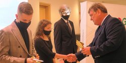 Prezydent Wr�blewski wr�czy� statuetki najlepszym sportowcom i trenerom za rok 2019