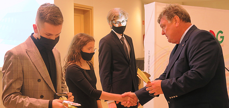 Prezydent Wrblewski wrczy statuetki najlepszym sportowcom i trenerom za rok 2019