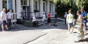 Kolejki przed lokalami wyborczymi. Szef PKW: Zanosi si na wysok frekwencj 