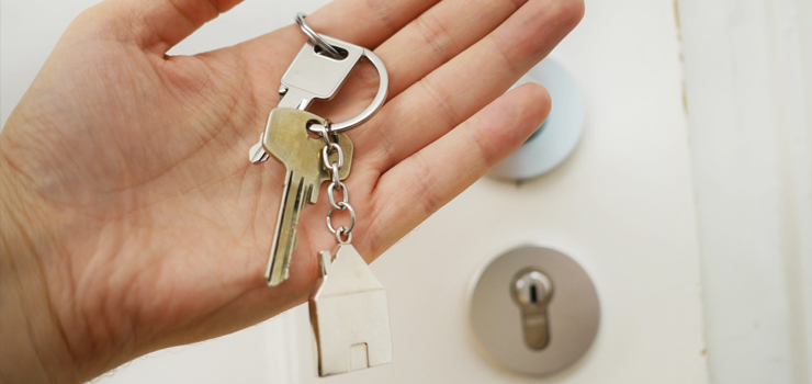 Jak poradzić sobie z awarią zamka drzwi wejściowych?