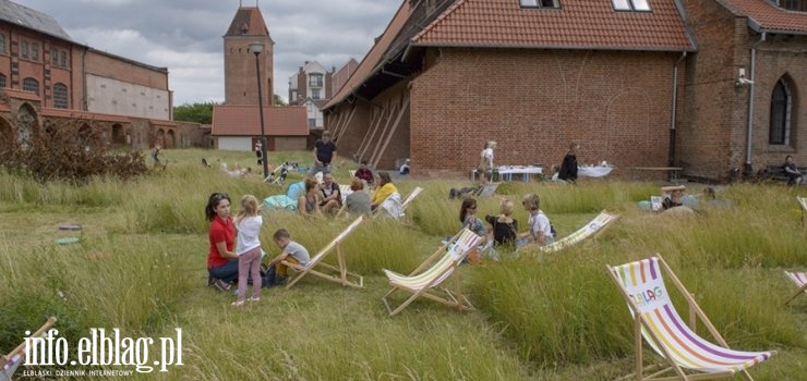 Na dziedzińcu Centrum Sztuki Galeria EL stanął wielki namiot. Co to oznacza?