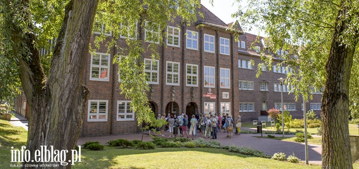 Sobota z przewodnikiem PTTK. Wakacyjny spacer uczniowskim szlakiem