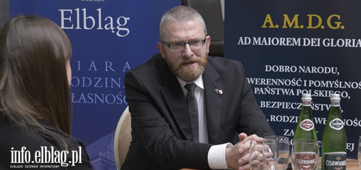 Pose Konfederacji Grzegorz Braun: Polska si zwija, a nie rozwija